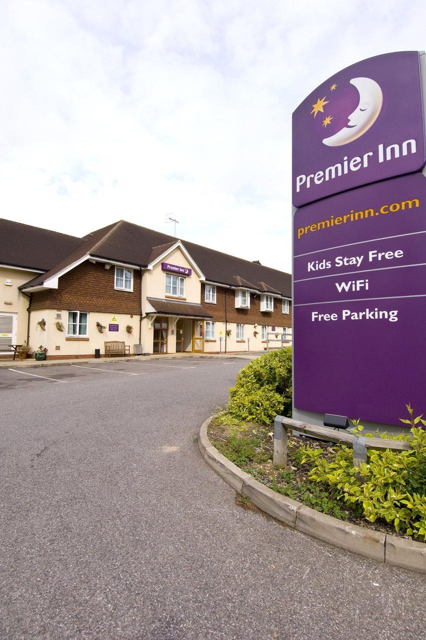 Premier Inn East Grinstead Exterior photo