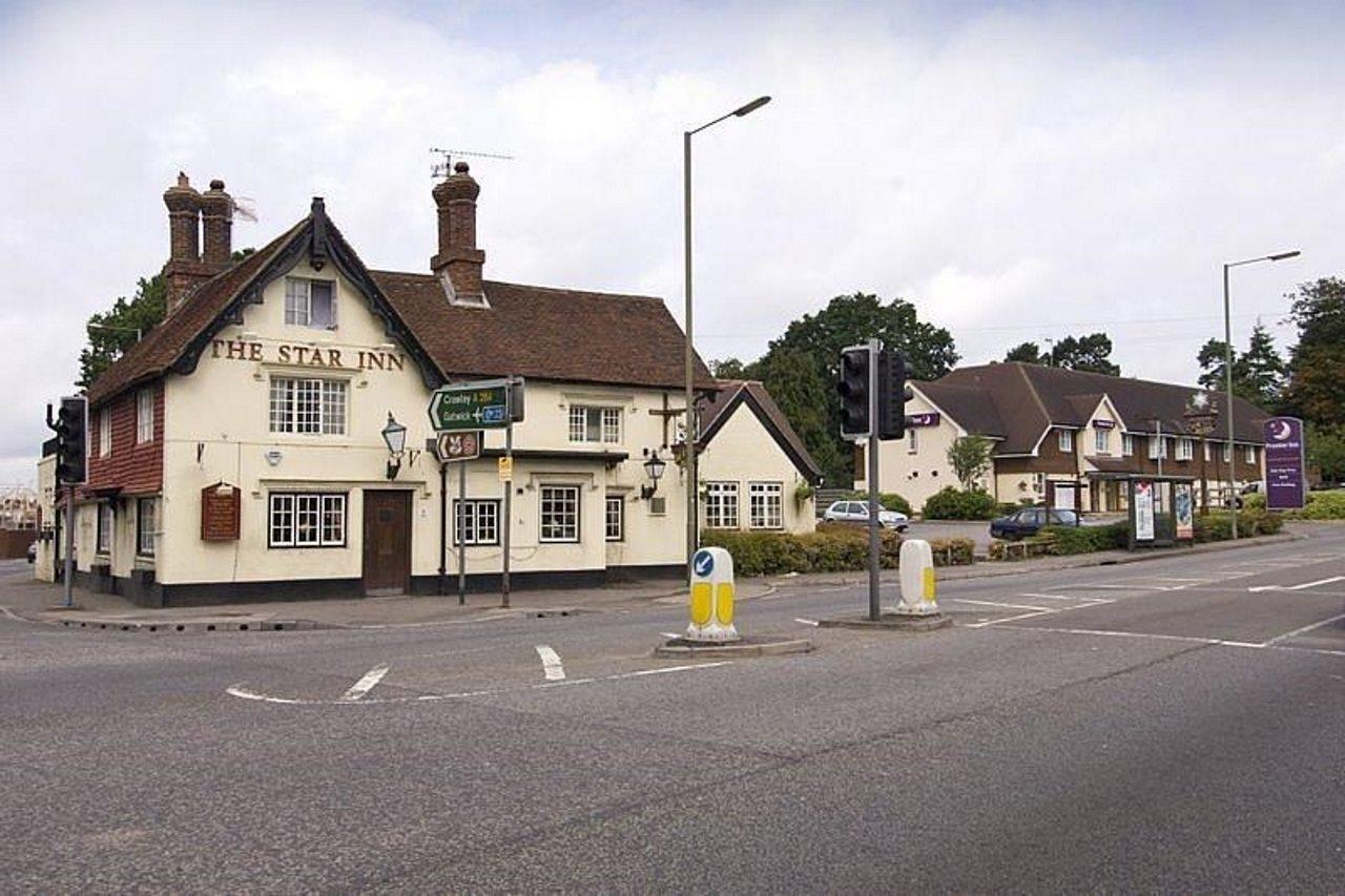 Premier Inn East Grinstead Exterior photo